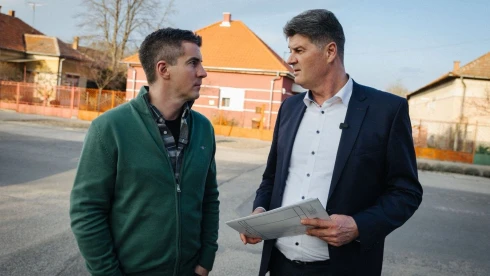 Kocsis Máté: Délen minden rendben + videó