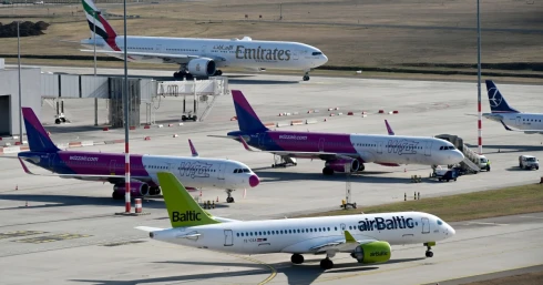 Közel duplájára nőtt a repülőgép-üzemanyag ára Európában – veszélybe kerülhetnek a nyaralások