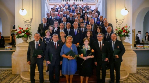 Március 15.: Állami kitüntetéseket adott át Navracsics Tibor a Hagyományok Házában