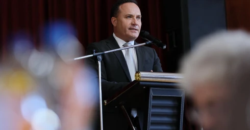 Függetlennek és civilnek szeretne látszani, de csak a kormánypárt szekértolója a békéscsabai polgármester