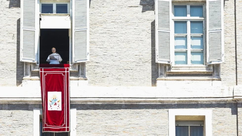 Költözik a pápa – „Szüksége van arra, hogy az emberek közt legyen”