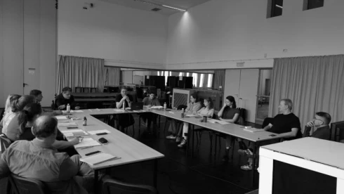 Pillantás a hídról – Ujj Mészáros Károly Tatabányán rendez