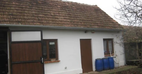 416 millió forinttal tartozik, most a NAV árverezi el a szeszfőzdét a hátsó kertben