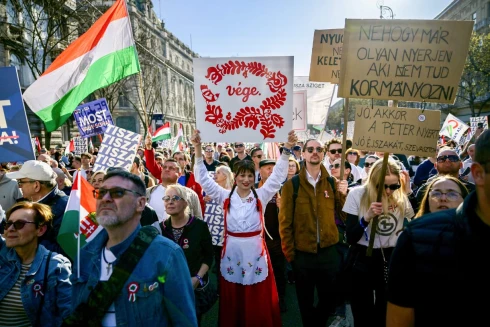 Ilyen volt Magyar Péterék napnyugtáig tartó nagygyűlése - galéria