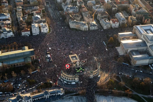 Légifelvételek a Tisza menetéről: a Hősök tere megtelt, a kiszorultak megtöltötték a Kodály köröndöt és az Oktogont