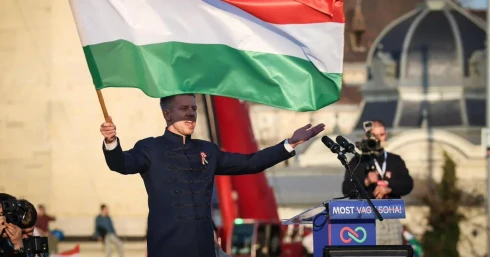 Magyar Péter: Hiába hívja be a wannabe császár a KGB-ügynököket