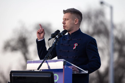 Magyar Péter lenyomná az áruló öreg császárt és megcsinálná annak eredeti ígéretét, a polgári Magyarországot