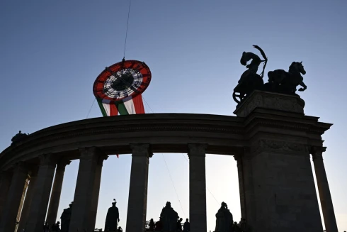 Magyar Péter már uralja a pillanatot, Orbán hazardírozik, de a meccs még nem lefutott