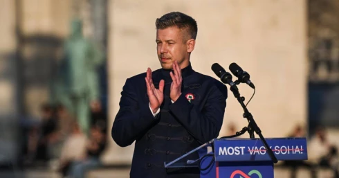 Megismételte Orbán Viktor szavait Magyar Péter, de legfeljebb nyolc évig maradna hatalmon