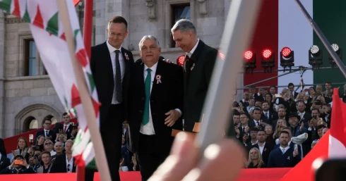 Orbán Viktor ukránozással, Magyar Péter janicsározással ünnepelte március 15-ét – képeink az ünnepről