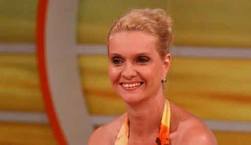 Sebestyén Balázs konkurenciát kapott: Janza Kata DJ Diktátor néven lett lemezlovas