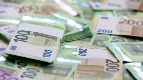 Több millió eurónyi készpénz volt egy magyar férfinál, lekapcsolták az autópályán