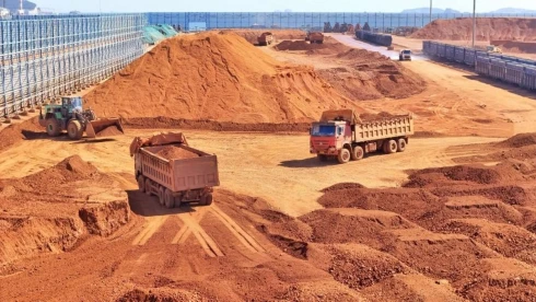 Vége: leáll a világ egyik legnagyobb kohója, kifogyhatunk a kedvelt fémünkből is Irán miatt