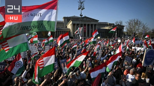 Világbéke és hídfoglalás – képeken az MKKP ünnepi rendezvénye