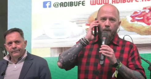 Családját emlegetve vágott vissza Pócs János az Orbán parodizáló polgármesternek