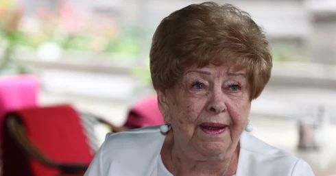 Dráma a színpadon: rosszul lett Pásztor Erzsi, félbeszakadt az előadás