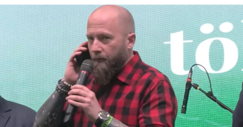 Jászberény polgármestere kiparodizálta Orbán Viktort, Pócs János nem hagyta szó nélkül