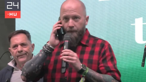 Kiparodizálta Orbánt a jászberényi polgármester a kolbásztöltő fesztiválon