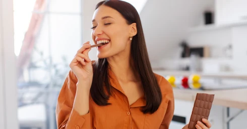 Egy desszert, amit este is fogyaszthatsz: Ez a krémes gyümölcs-csokoládé kombináció 2 perc alatt elkészül, és egy gramm lisztet sem tartalmaz.