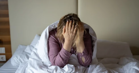 Miért ébredünk rémülten hajnalban? Okok, amikről kevesen beszélnek