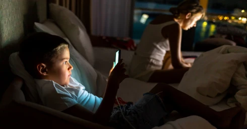 Riasztó eredményekre jutottak a tudósok a fiatalok telefonfüggőségéről