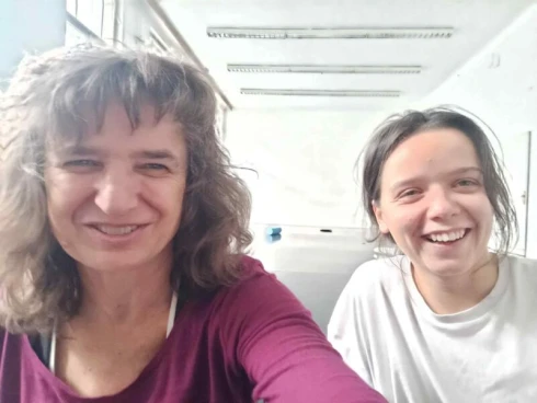 A szárny nélküli angyalokról – Szabó Réka és Szász Zsófia közös munkája a MU Színházban