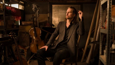 „Leszünk-e újból angyalok?” – Semegi Zoltán személyes hangvételű számmal vezeti fel új albumát