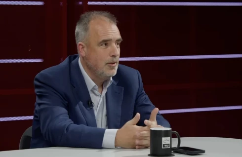 Török Gábor nekiment a Magyar Nemzetnek, mert azt írták, Magyar Péter eseményein csak néhányan lézengenek