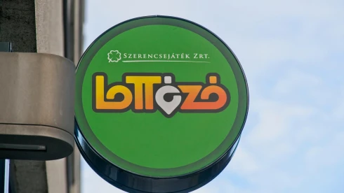 Rendkívüli hatósági ellenőrzést kér a múlt heti 4 számsorsjátékon elért telitalálatok sorsolásai miatt a Szerencsejáték Zrt.