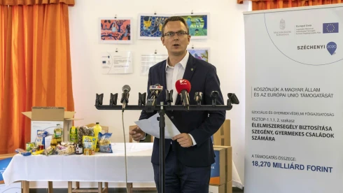 Ezzel már nem fognak kampányolni: 5,7 milliárdért kapnak élelmiszercsomagokat a rászorulók