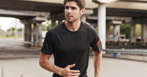 A legjobb férfi póló alapanyagok a sportoláshoz és utcára