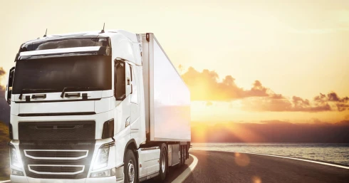 Fontos hírt kaptak a fuvarozók a magyar utakról