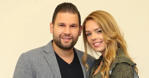 4 éves és máris komoly sportember a fürtös kis Kamilla. Így ügyeskedik a kemény edzésen Rácz Jenő csepp lánya