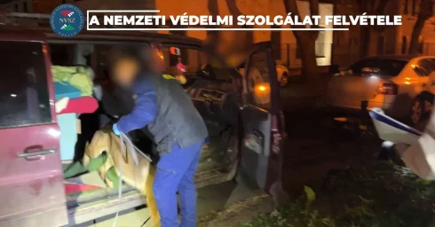 Ágyat szerelt az autójába, gyermekotthonok mellett vadászott fiatal lányokra a díler