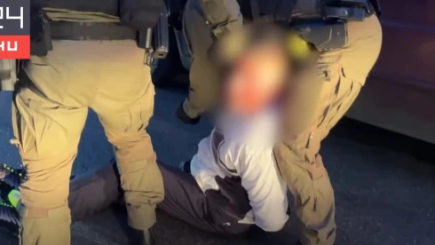 Átalakította a kocsiját, és húsz éven át videóra vette a kiskorú lányokkal folytatott aktusokat egy drogkereskedő