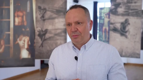 Egy ugrás, egy gól, egy örökkévalóság – Sopron új kiállítása letaglózó