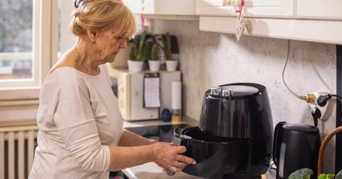 Egyre nagyobb a vita: betilthatják az air-fryereket?