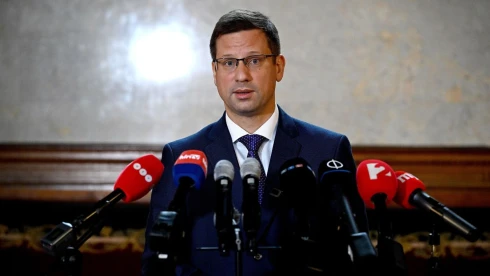 Gergely Gulyas Announces Support for New Gov't in Maintaining Protected Fuel Prices