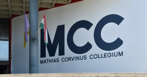 Hangnemváltás az MCC-nél: hatott az osztalékfizetés elhalasztása?