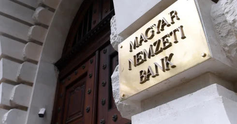 Hatszázmillió forintos bírságot kapott egy kriptobefektetéseket ígérő budapesti férfi