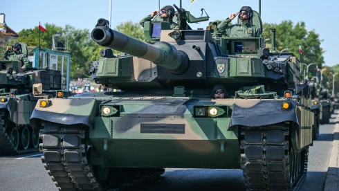 Közép-Európában épül a kontinens tanknagyhatalma – Folyamatosan gördülnek majd le a gyártósorról a rettegett K2-esek