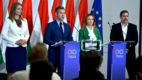 Leváltható miniszterekből áll Magyar Péter kormánya