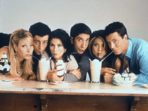 „Nem tud ez a ribanc olvasni? Nem is próbálkozik” – Lisa Kudrow szerint a Jóbarátok forgatókönyvírói brutálisan bántak velük