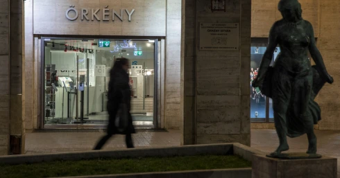 Összefogtak a fővárosi színházak, szakmai alapú finanszírozást és átláthatóságot követelnek