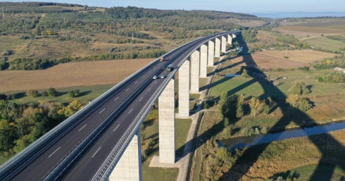 Tragédia a kőröshegyi völgyhídon: eldobta életét a 60 év körüli férfi