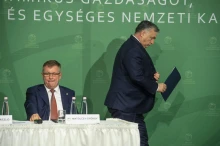 Ügyvédek, gazdasági szakemberek sokasága építette fel az MNB-s bankrablást: 92 milliárdot zároltak, 97 magánszemély, 36 cég és 11 magántőkealap körül kutakodnak