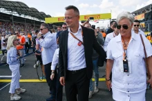 Szijjártó Péter felesége 335 milliós osztalékot vett ki honlap és telefonszám nélküli cégéből