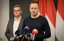 Úgy osztogatta a diplomata útleveleket Szijjártó hivatala, mintha kötelező lenne