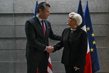 Az amerikai védelmi miniszter ismételten a védelmük megerősítését kérte az európaiktól