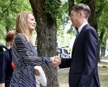 „Elnök asszony, Ön nem tudja kivel fogott kezet Szabadkán” – kiborultak a Vajdaságban Forsthoffer Ágnes látogatásán